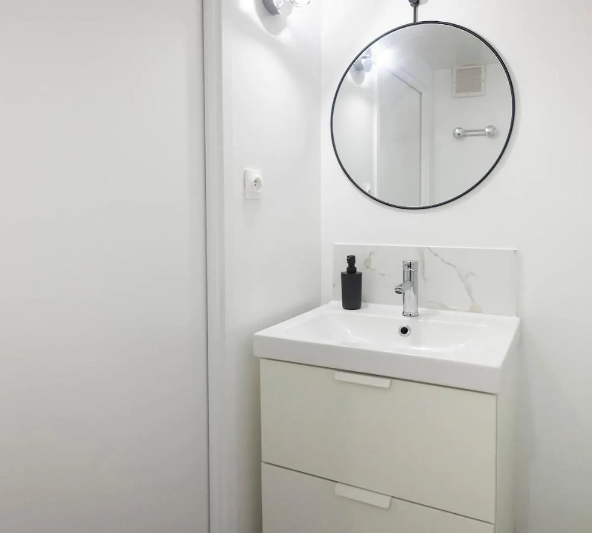 Modern Apartment In Nation Parigi