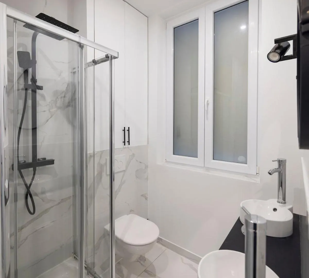 Modern Apartment In Nation Paris France